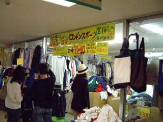 次々閉店しスカスカになる商店街… ディープ過ぎる商業ビル「TOC」のいま –