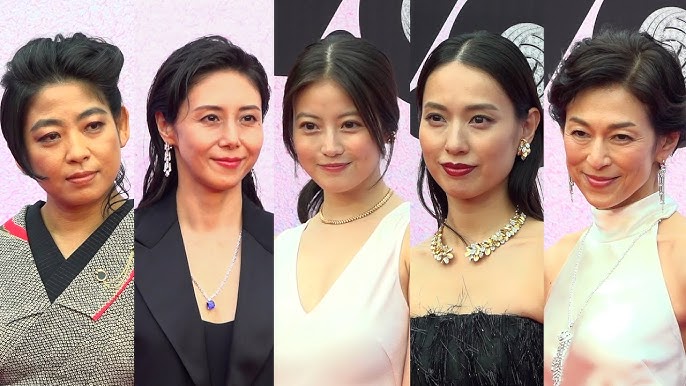 戸田恵梨香が黒ドレスで＆豪華ジュエリー姿で登場「家族の絆」語る - 芸能写真ニュース :