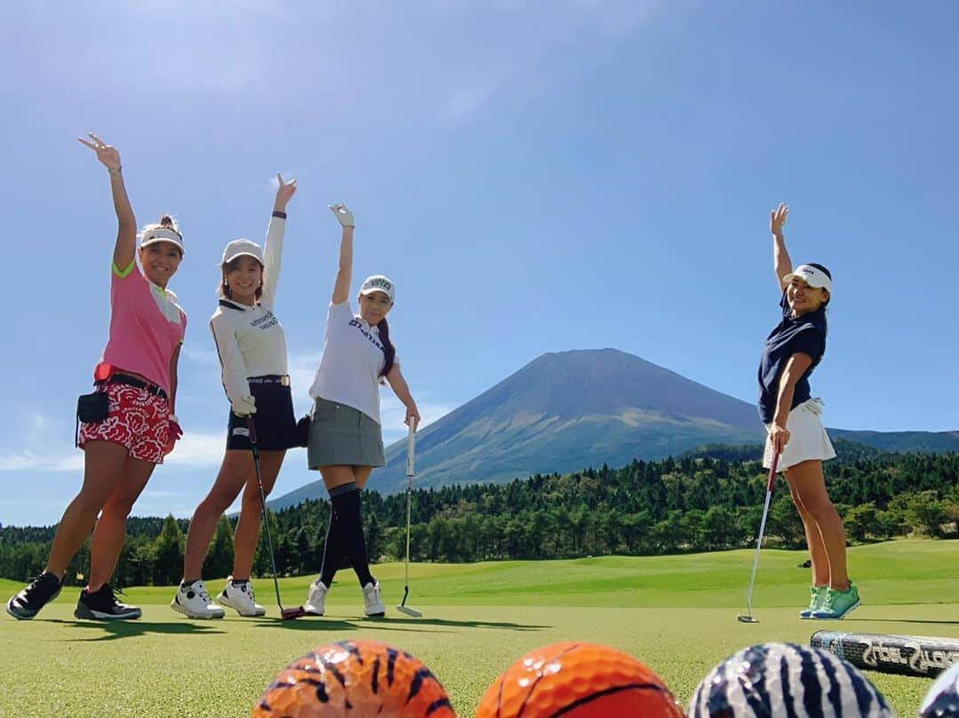 ティーショットを放ち笑顔を見せる脇元華 笑顔のペ・ソンウほか／女子ゴルフ第２日写真特集２ - ゴルフライブ速報 :