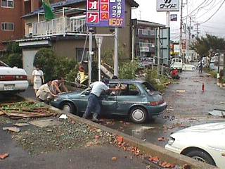 車衝突 マイクロバス横転 | 東日新聞