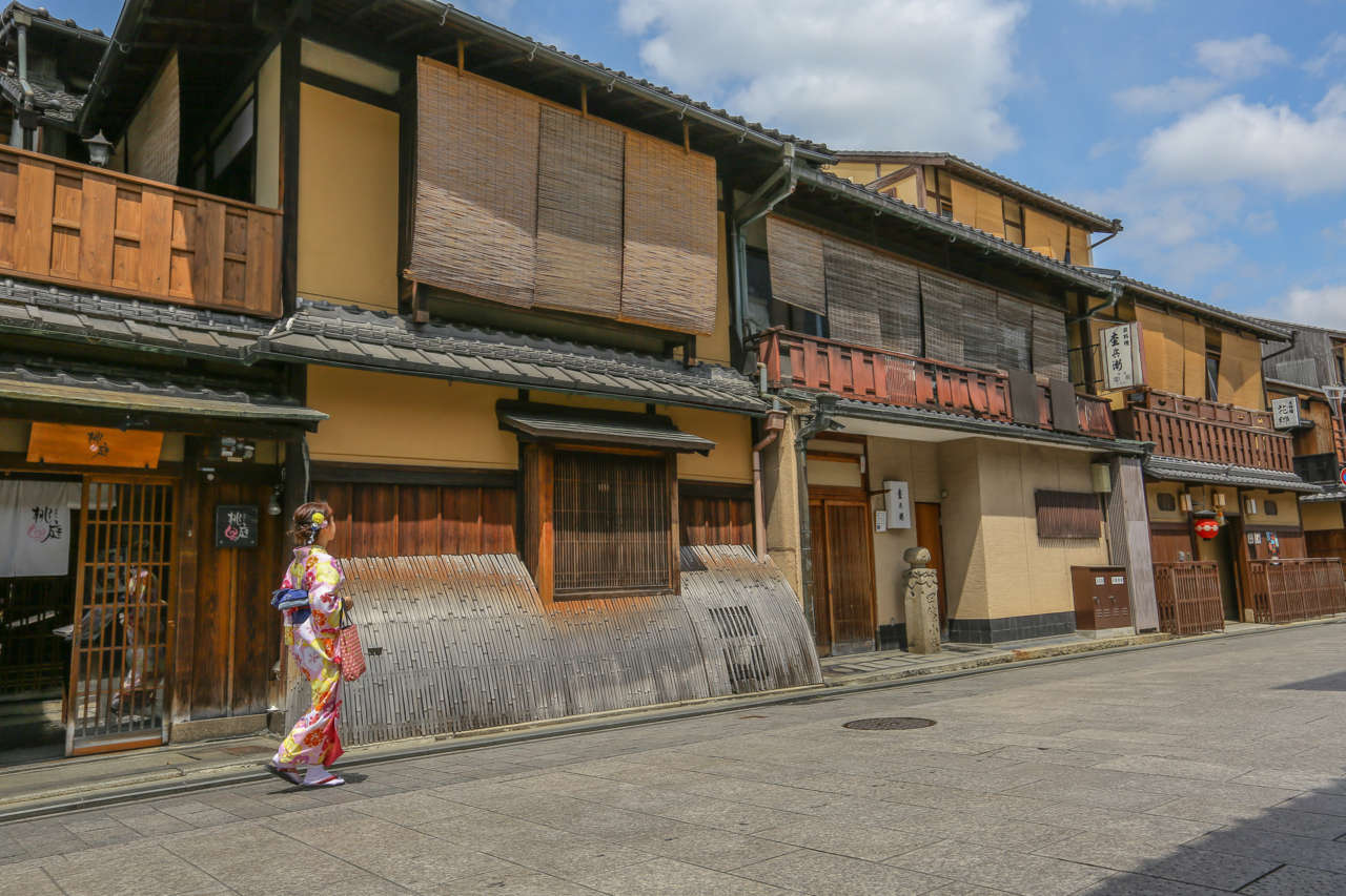 鮨まつもと】京都で江戸前鮨を牽引するクラシカルな握り｜ウニ王子