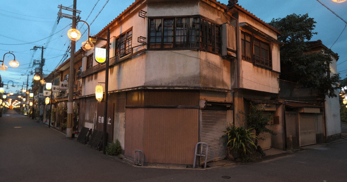 テーマパーク〟飛田新地にはない〝秘境感〟」日常空間に溶け込んだ歓楽街 大阪・松島新地の夜と昼（FRIDAY） - Yahoo!ニュース