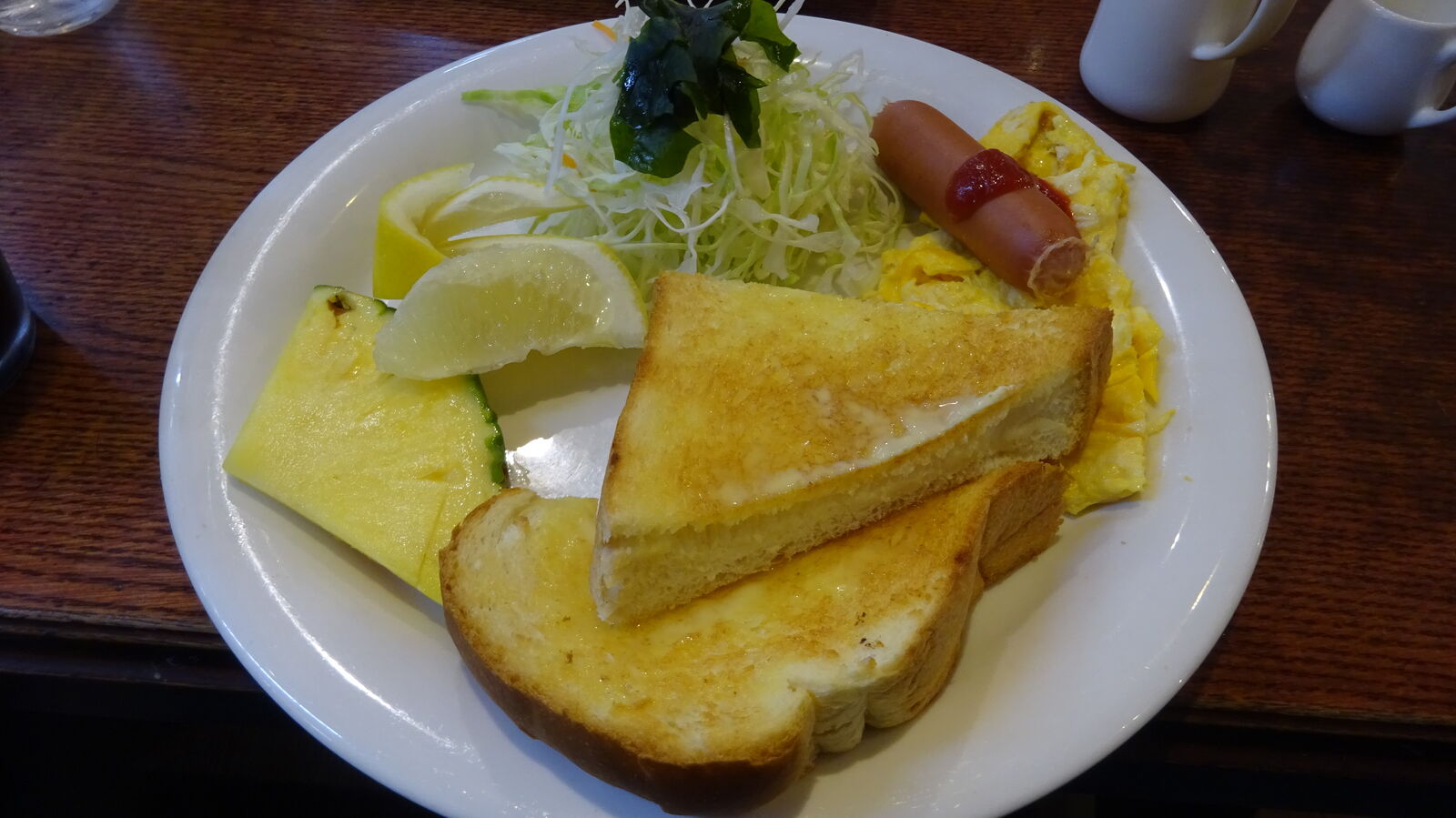 JR神戸駅から7分のところに『AGU cafe』っていうペットOKのカフェができてる。「モーニングセット」や5種の「クリームソーダ」など | 