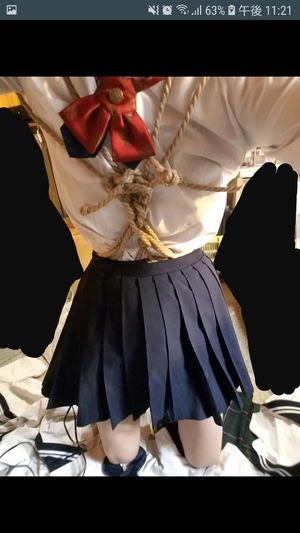 18歳～20代女装娘エロ画像】制服を着たまま緊縛されて吊るされる姿がエッチな男の娘 小羽あきちゃん – 18歳～20代 –