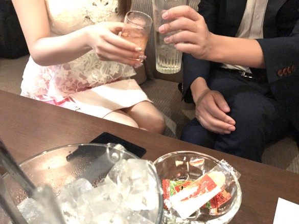 接待を伴う飲食店でのボディタッチは違法？同意があればOK？｜@DIME アットダイム