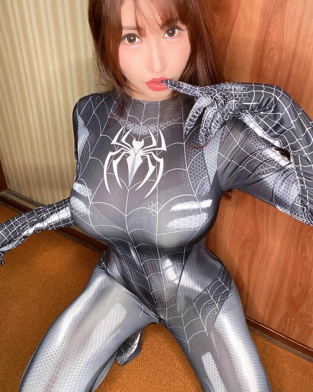 スパイダーバース: グウェン - HentaiPaw