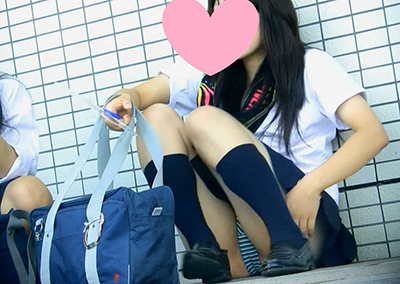 長身美脚青チェJ.K娘のパンチラ（1） 階段ローアングル****編: 動画サークル『ピンクソックス』: