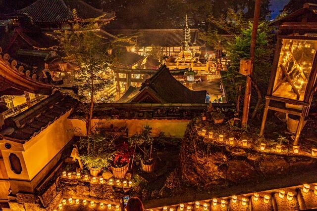 最後の桃源郷 生駒山・宝山寺新地を歩く |