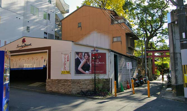 祇園（ラブホテル街）待合から発展。安井神社周辺。 – 古今東西舎