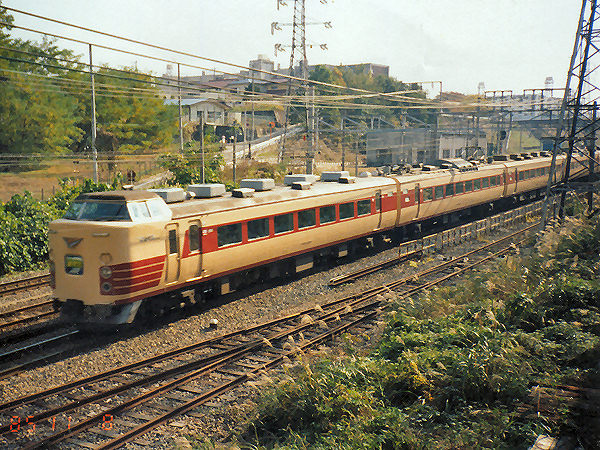 JR東】E257系OM-93編成使用の特急あずさ81号 |2nd-train鉄道ニュース