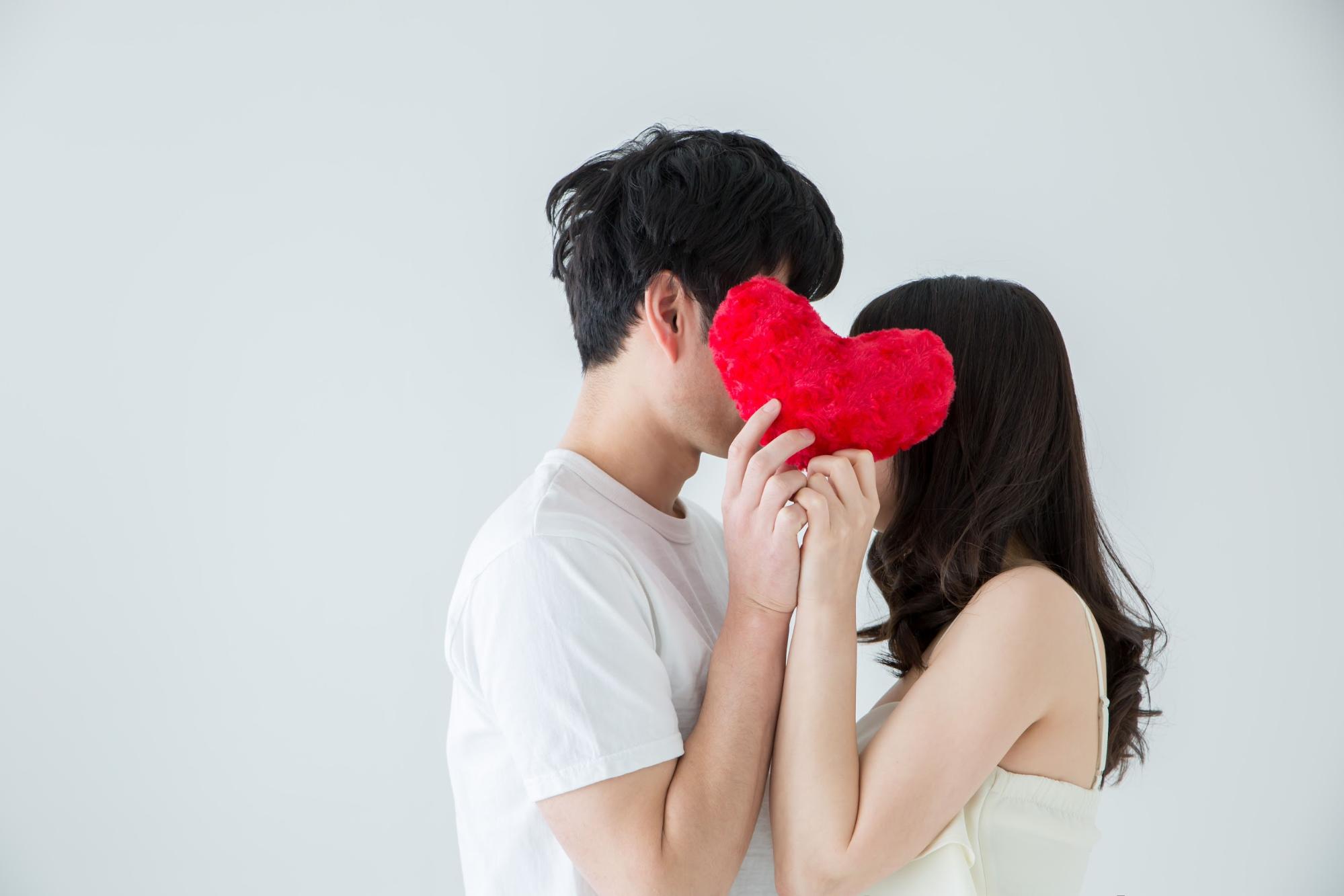 キスの種類いくつ知ってる？ライトからディープまでキスの方法を紹介 | 当たる占いならmarouge（マルージュ）占い