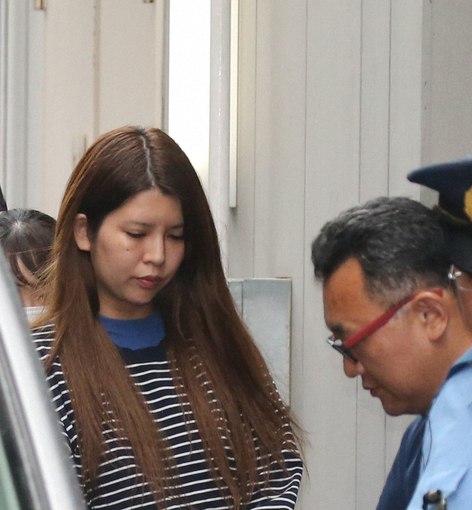 中野署を出る坂口杏里容疑者― スポニチ Sponichi