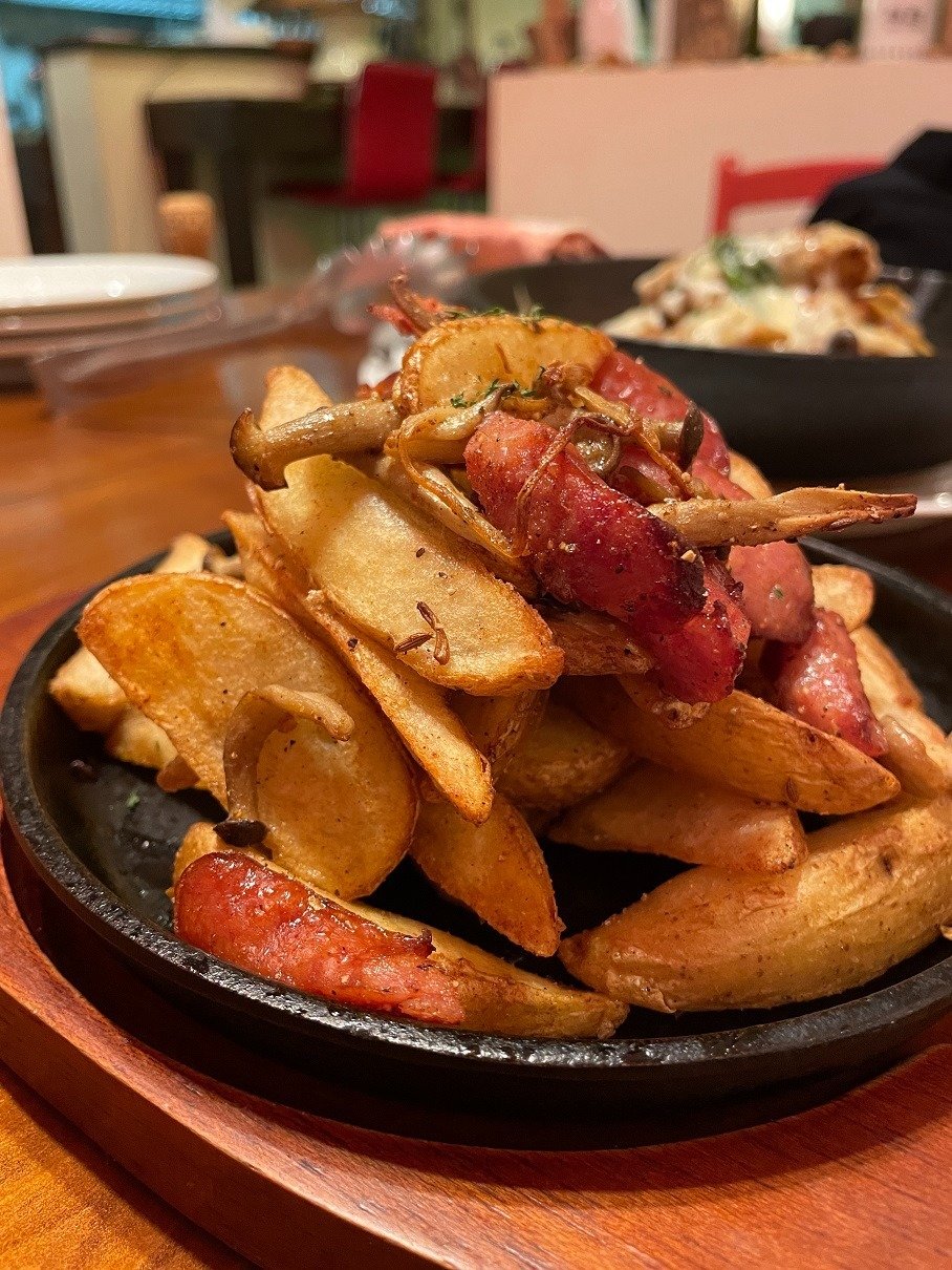 いわき市小名浜にある海鮮丼が人気のお店「ごちや」さん😊  ランチメニューでは、豪華だけどリーズナブルな「特選海鮮丼」や海老・あなごなど7種の天ぷらがはいった「上天丼」が人気‼️