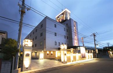 市川駅前西通り」と、昭和のお城「ホテルシャトー」は閉店・解体 ー市川⑴ | 商店街・横丁