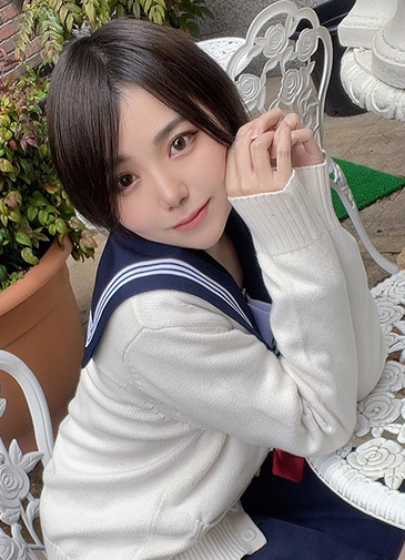 元AV女優のみひろ、ザンネンな美少女中学生に変身！漫画実写化で早くもザンネンなパンチラ姿も披露！｜シネマトゥデイ