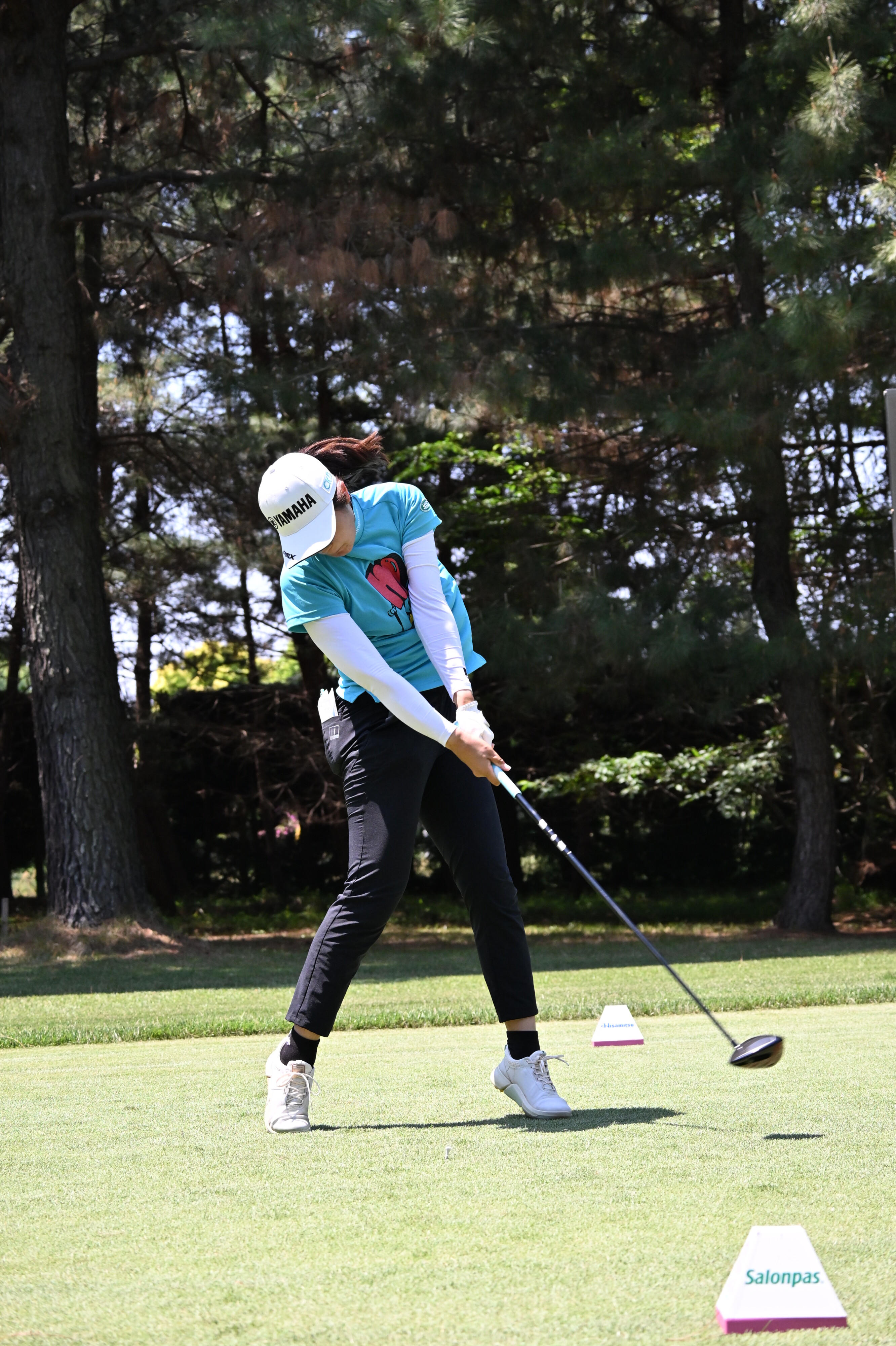 寺岡沙弥香が首位浮上 1差2位に神谷桃歌｜JLPGA｜日本女子プロゴルフ協会