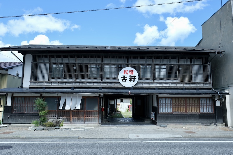 遠野なぎこ | 皆さんこんばんは、遠野なぎこです(´∀｀*)♪ 『“バラいろダンディ╰(*´︶`*)╯♡”』✨✨✨