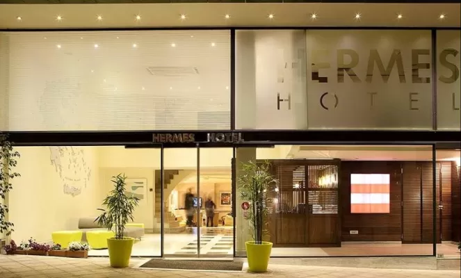 Pierre Herme Paris boutique opens